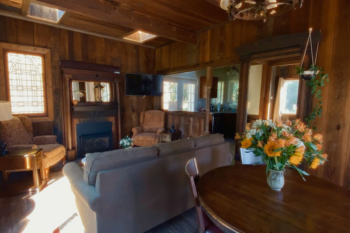 waterfall cottage | living area