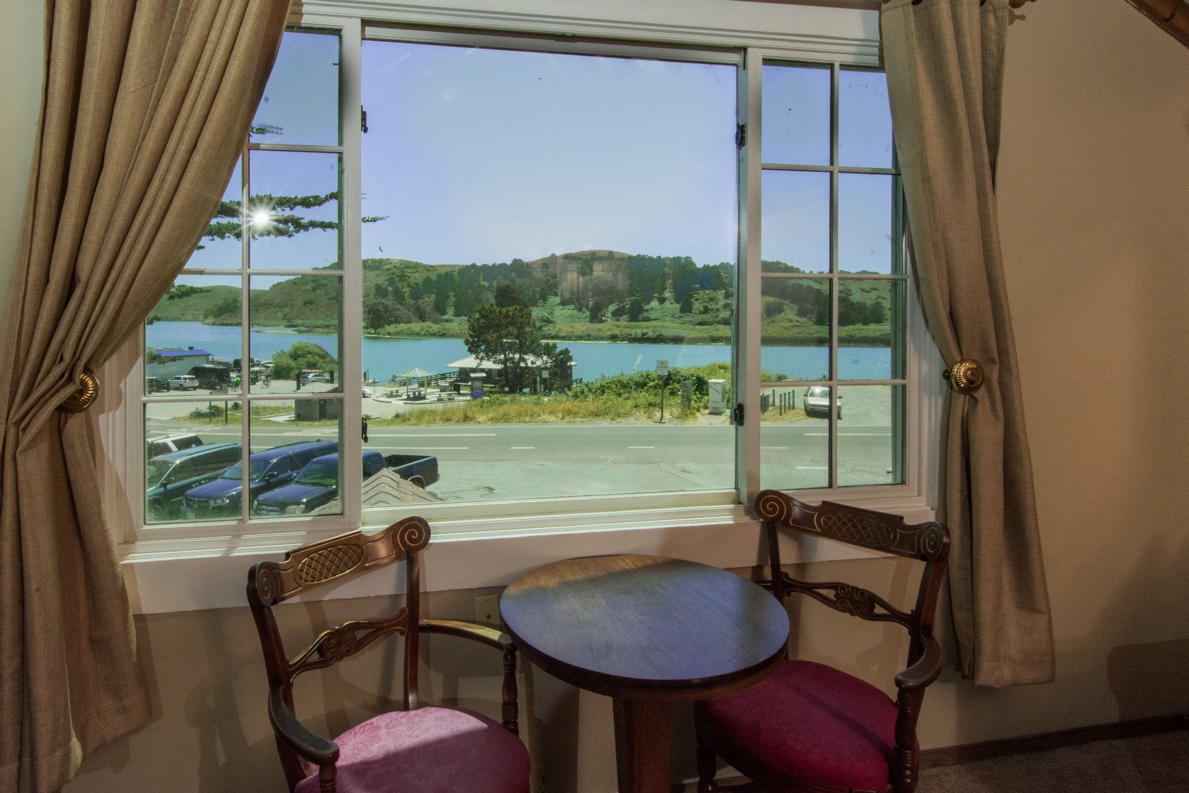 fort ross suite | living area