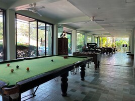 40-inch LCD TV with cable channels, TV