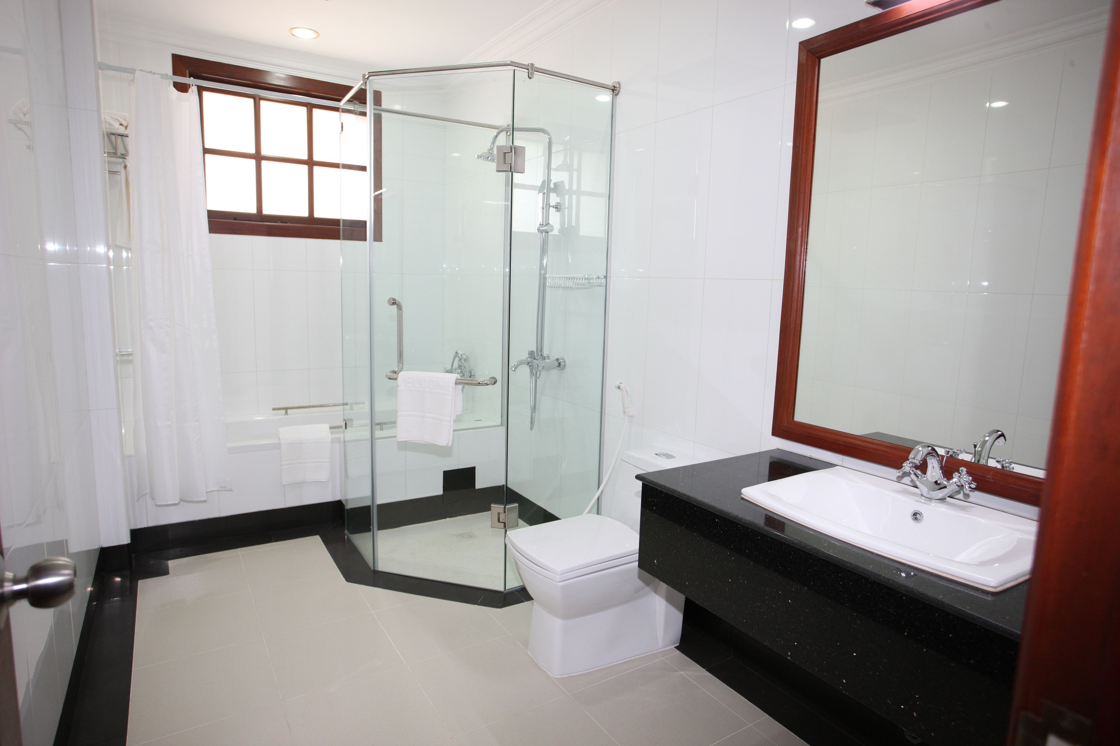 Separate bathtub and shower, rainfall showerhead, free toiletries