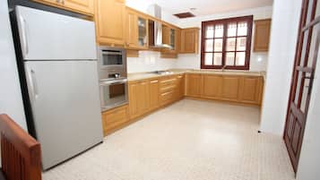Three-Bedroom Suite | Private kitchen | Full-size fridge, oven, stovetop, coffee/tea maker