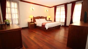 Three-Bedroom Suite | Minibar, in-room safe, desk, laptop workspace
