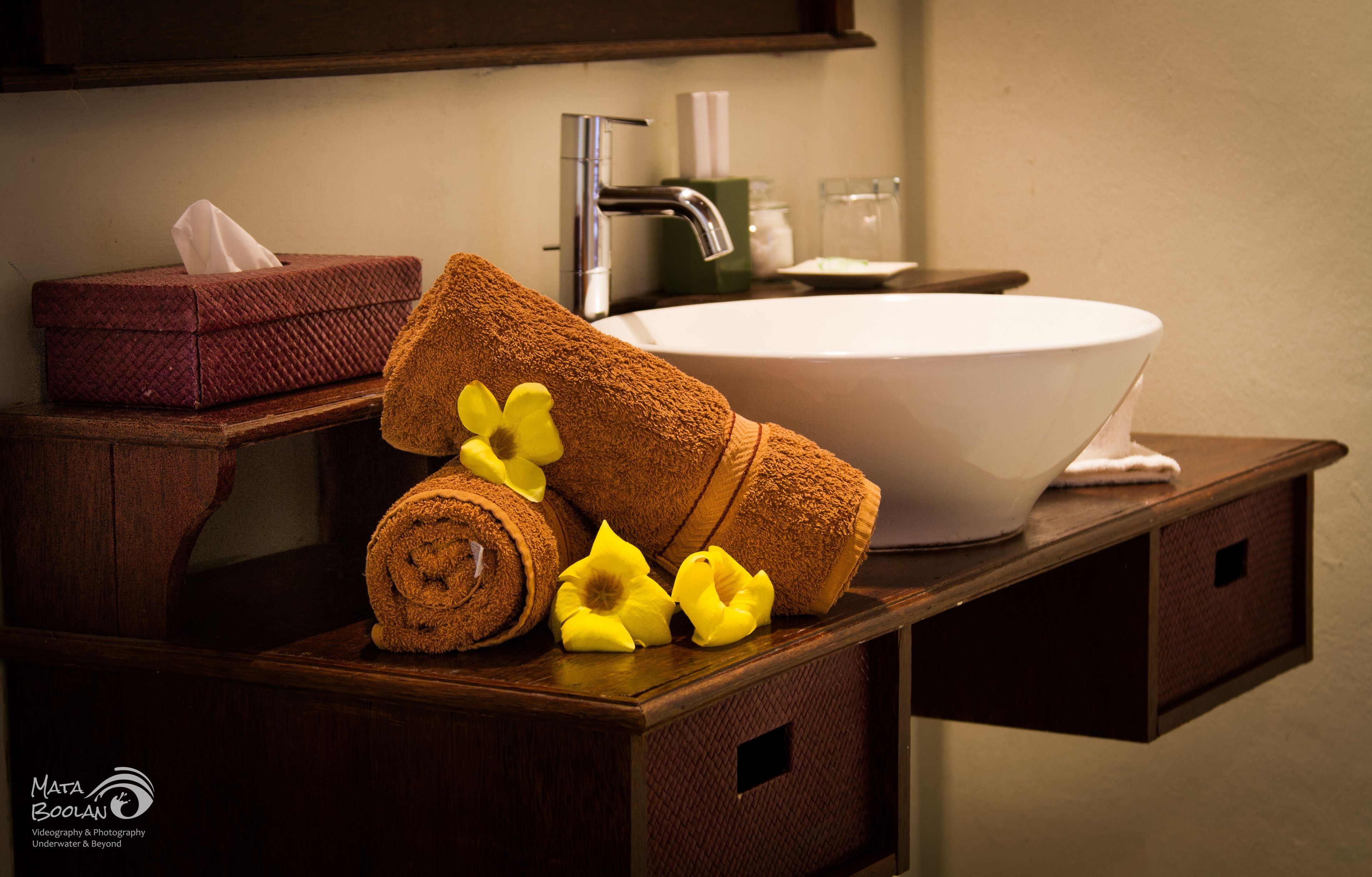 2 bedroom cottage ocean view | bathroom sink