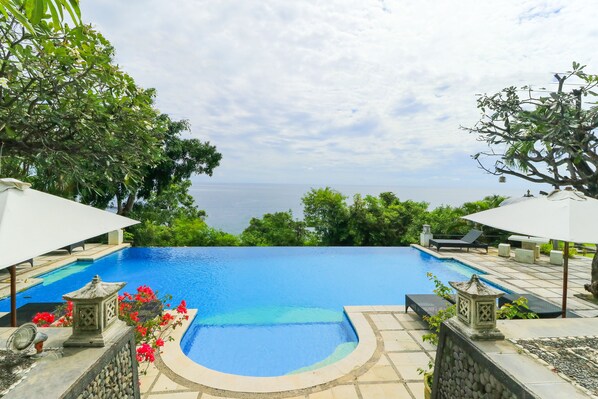 Outdoor pool, pool umbrellas, sun loungers