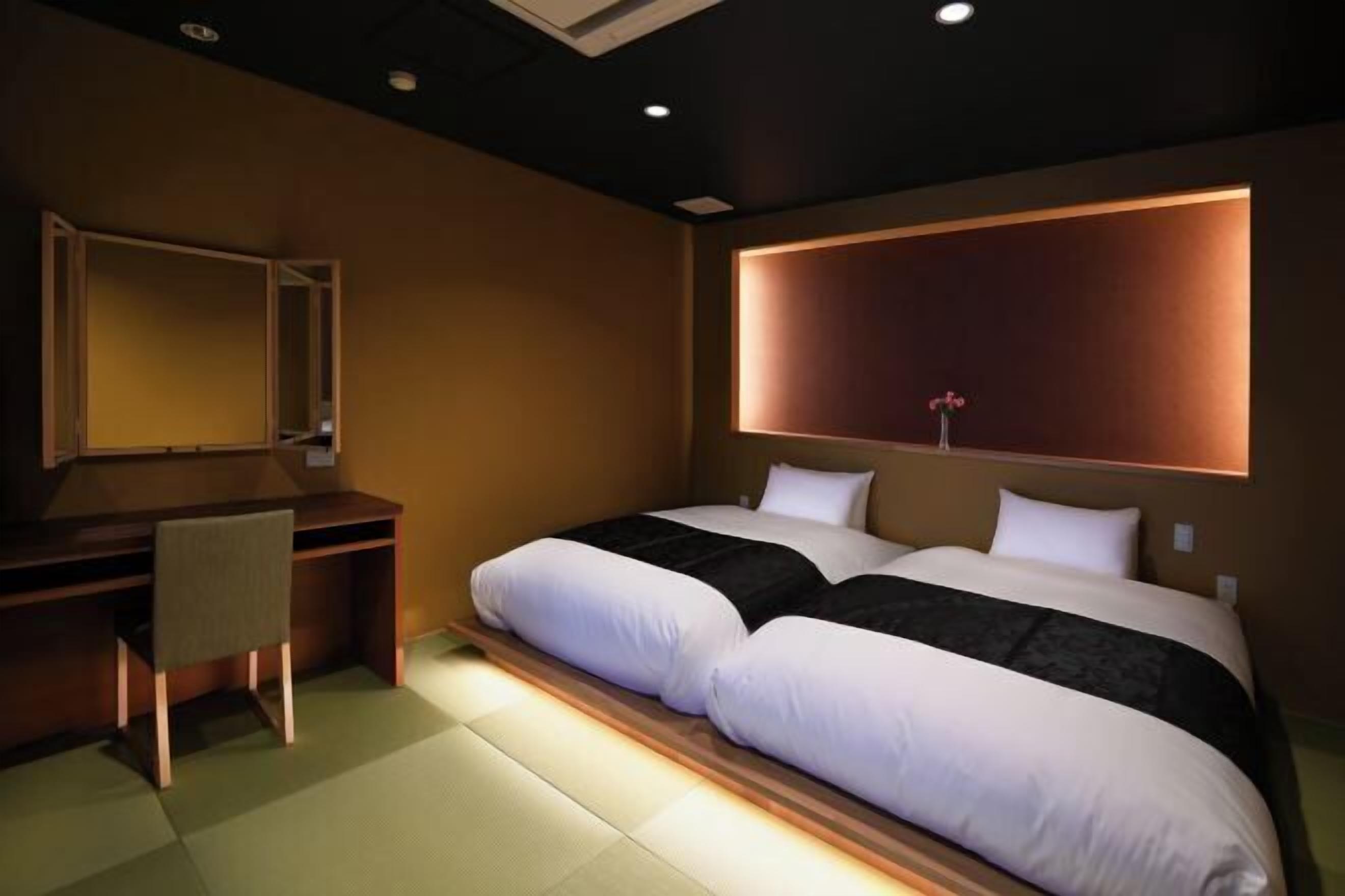 Down comforters, in-room safe, free WiFi