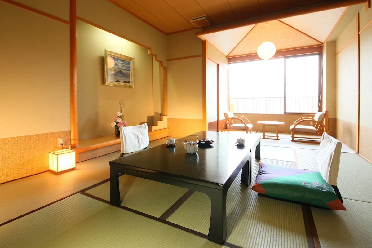 传统客房 (Japanese Style) | 1 多间卧室、羽绒被、客房内保险箱、免费 WiFi
