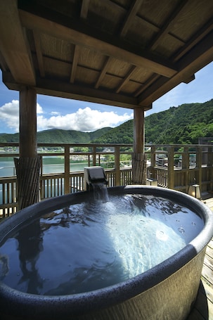 Public bath. Kasuitei Ohya