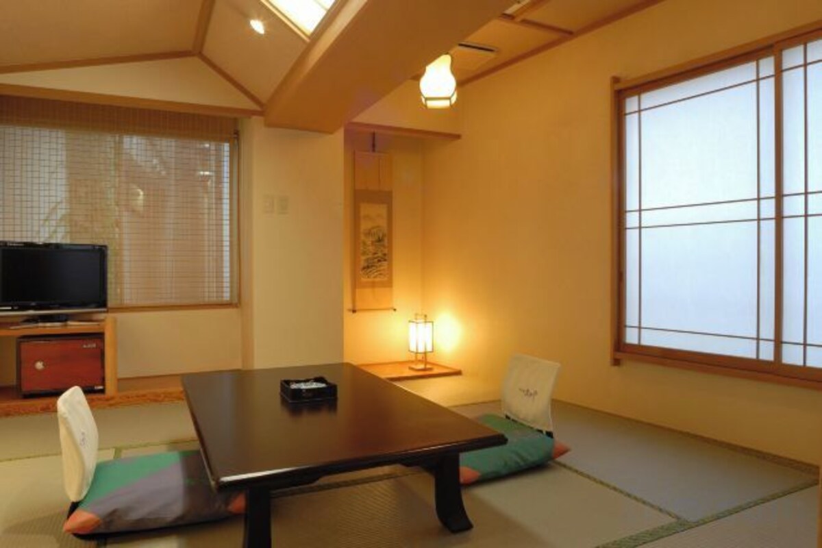 Japanese Style with Shared Bathroom(No View)