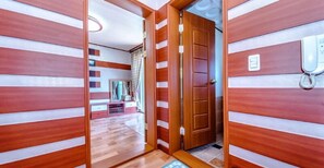 Una televisión de pantalla plana