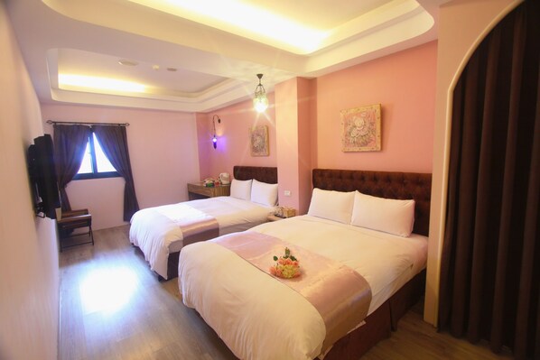 Comfort Quadruple Room, 2 Double Beds, Bathtub | Room amenity