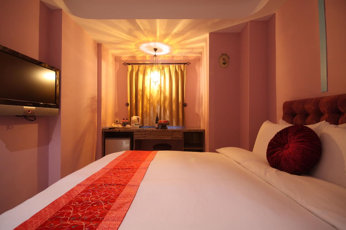 Design Double Room, 1 Katil Kelamin (Double), Bathtub | Cadar kapas Mesir, peralatan tempat tidur premium, gebar bulu kapas 