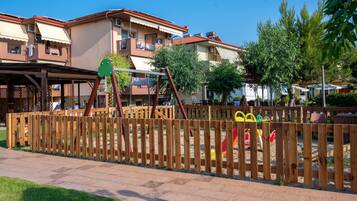 Children’s play area – outdoor