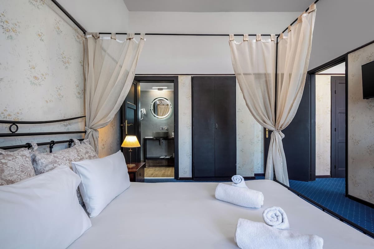 Superior Studio Suite | Free WiFi