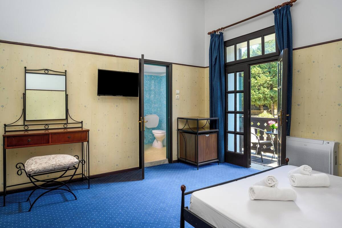 Classic Double Room | Free WiFi