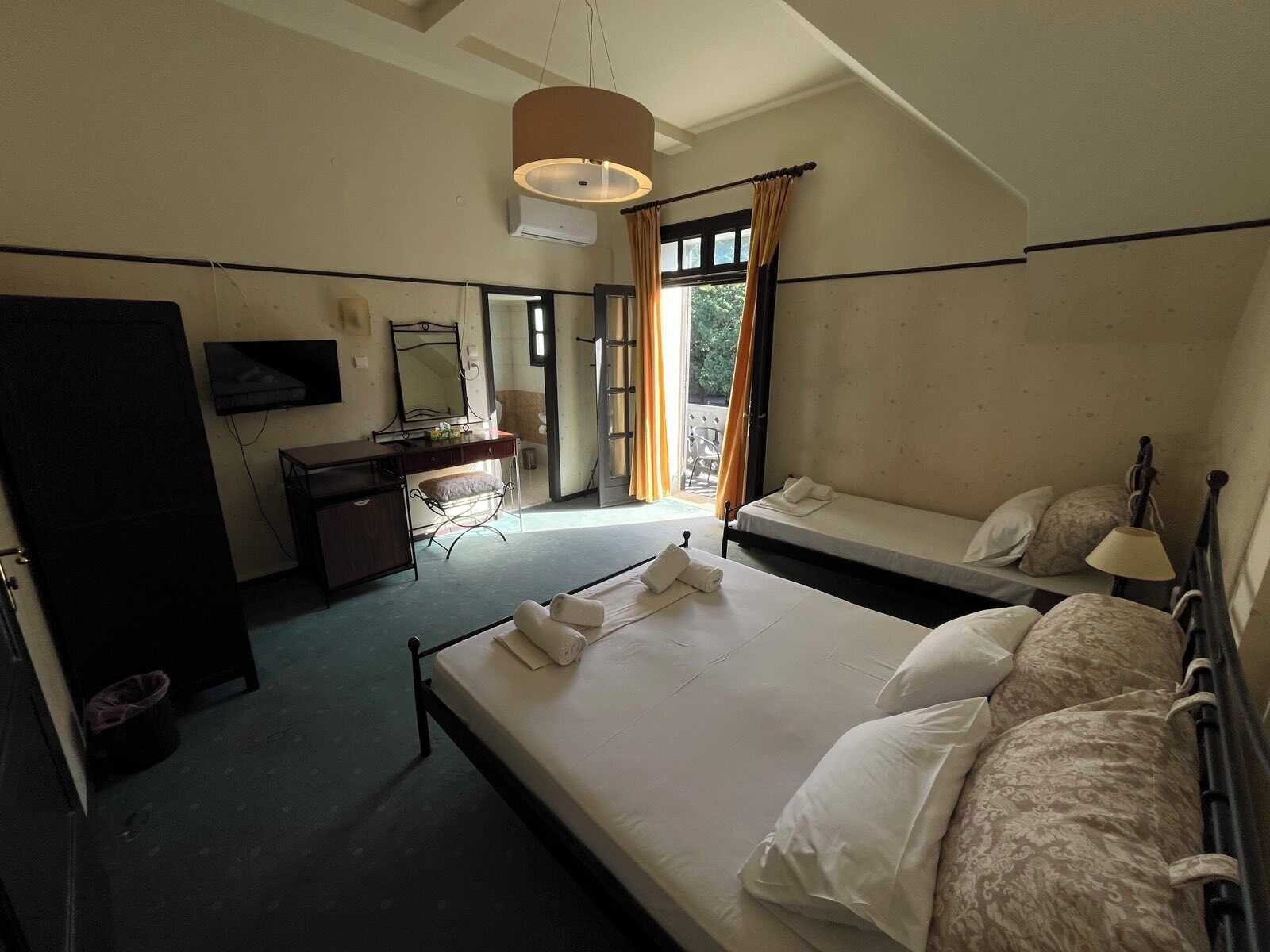 Classic Triple Room | Free WiFi