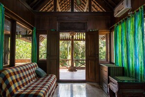 Standard Double Room | In-room safe, free WiFi - Easy Surf Dacha (Canggu)