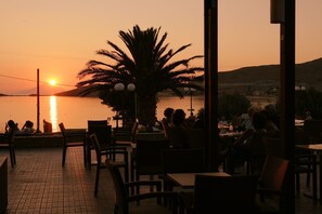 2 restaurants, breakfast, lunch, dinner served; Greek cuisine 