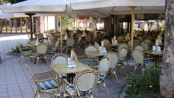 Frühstück, Mittagessen, Abendessen, regionale Küche