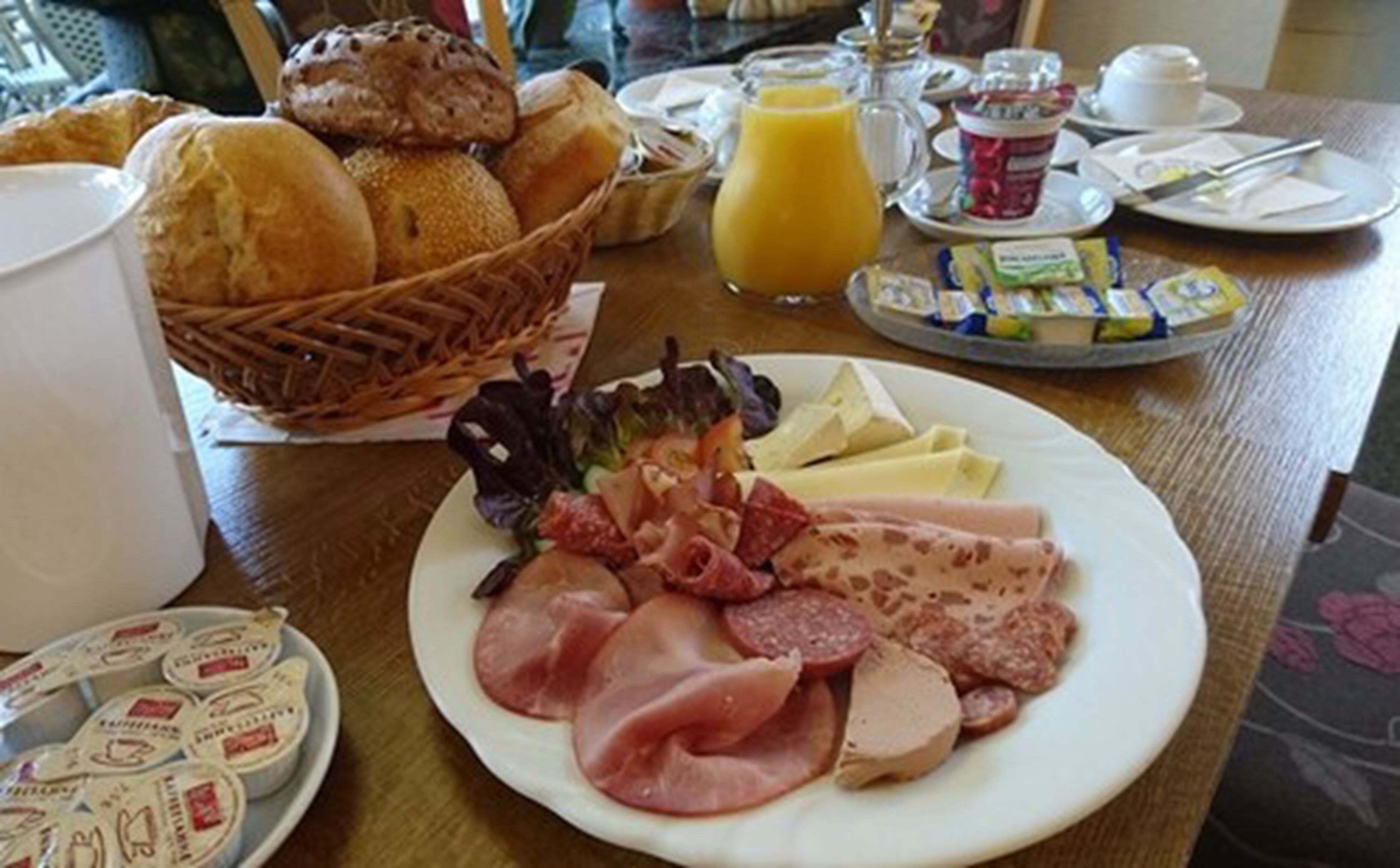 daily continental breakfast (eur 8.50 per person)