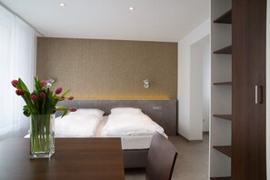 Apartment, Balcony (C)