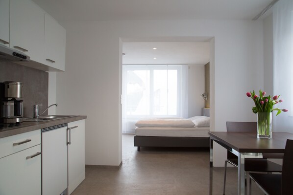 Apartment, Balcony (C)