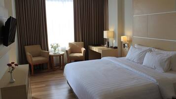 Free minibar, in-room safe, desk, blackout drapes