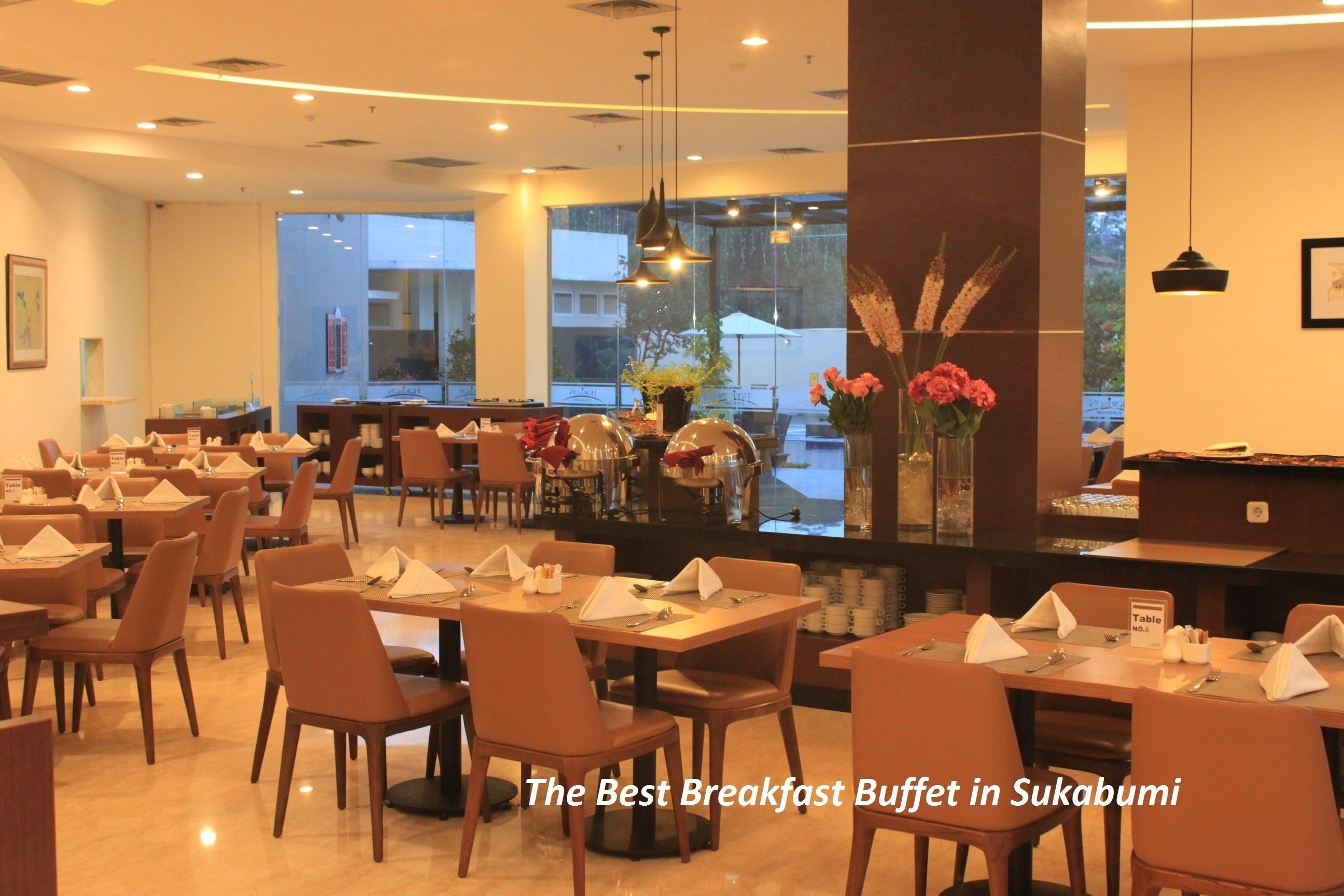 2 restaurants, breakfast, lunch, dinner served; international cuisine