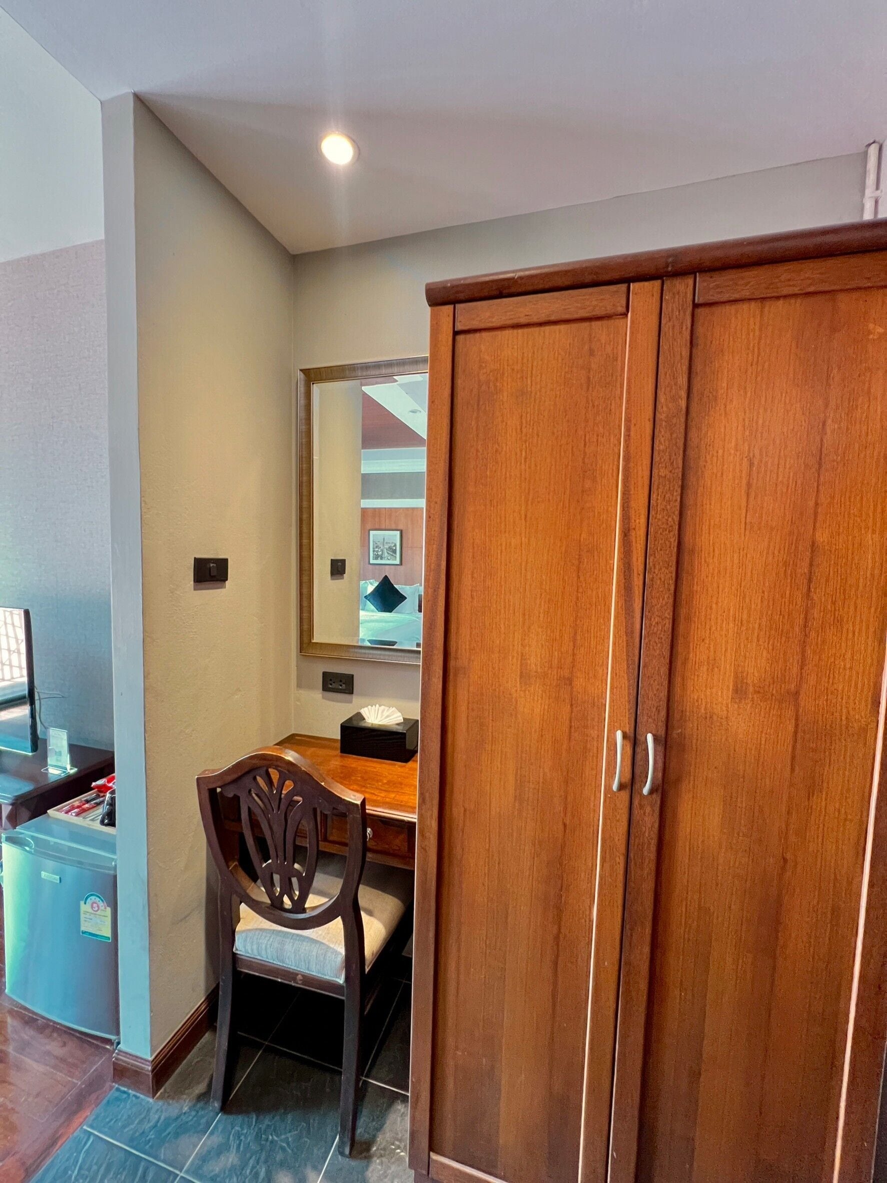 suite | minibar, in-room safe, desk, iron/ironing board