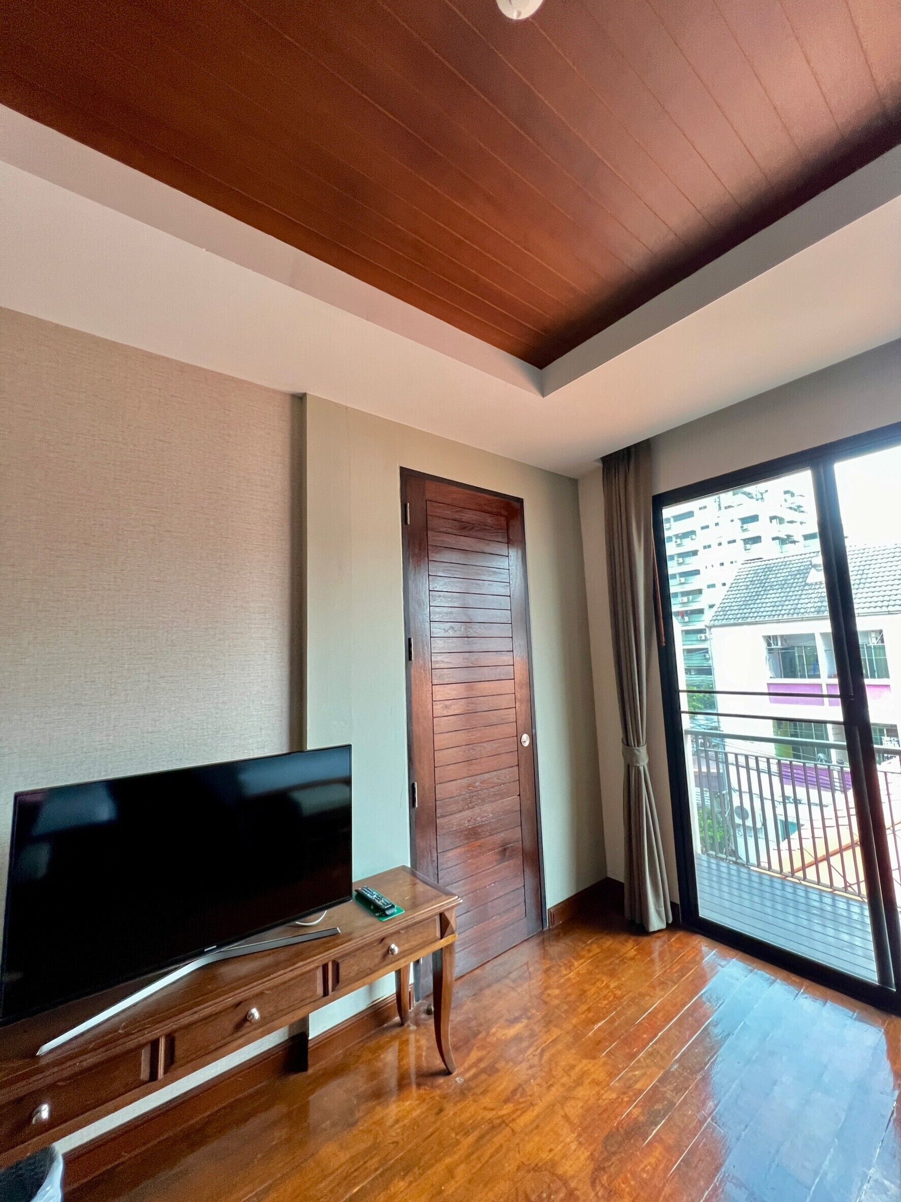 minibar, in-room safe, desk, iron/ironing board