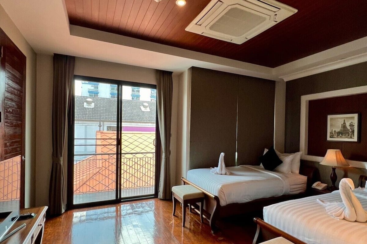 Minibar, in-room safe, desk, iron/ironing board (on request)