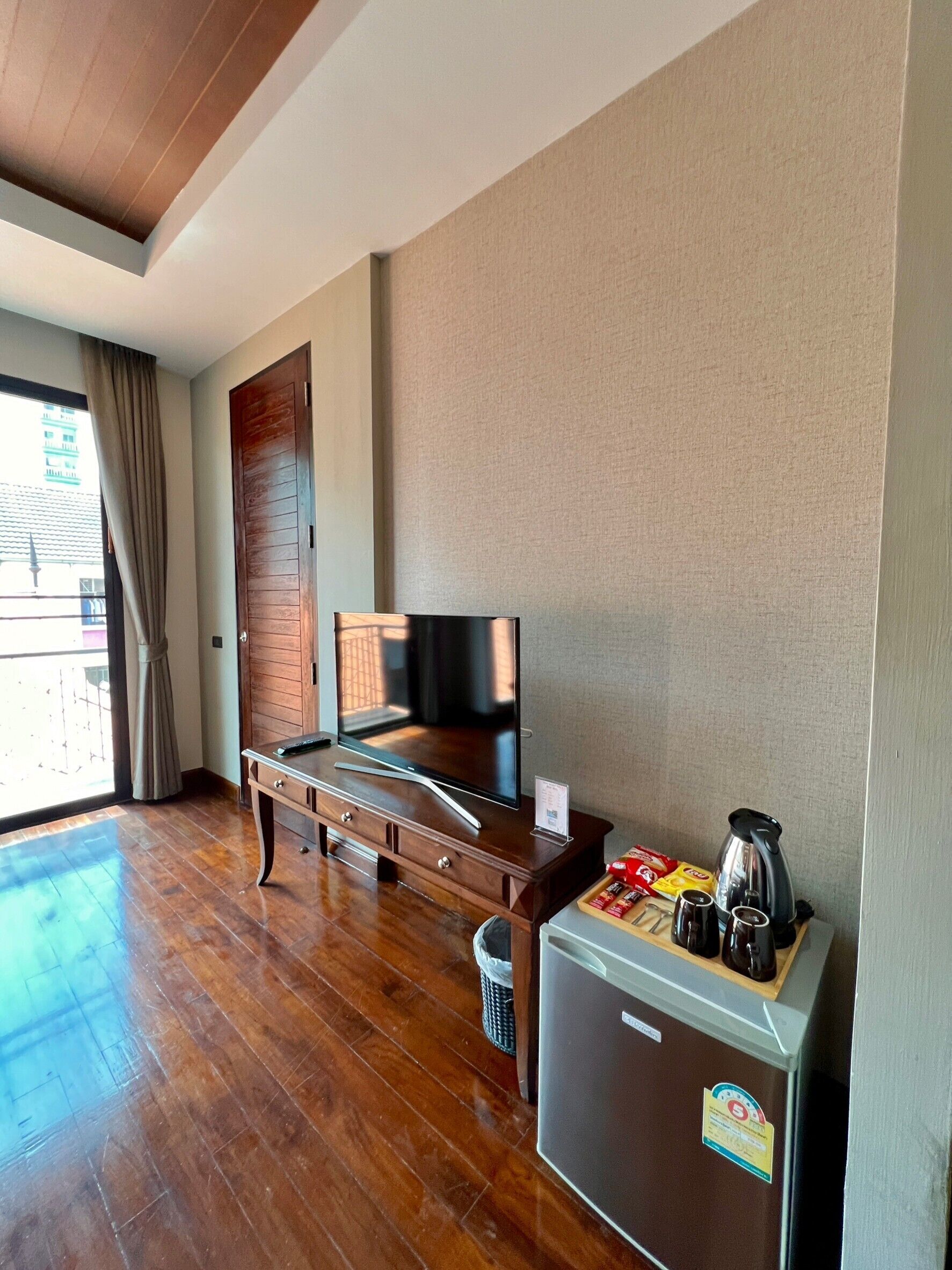 suite | minibar, in-room safe, desk, iron/ironing board
