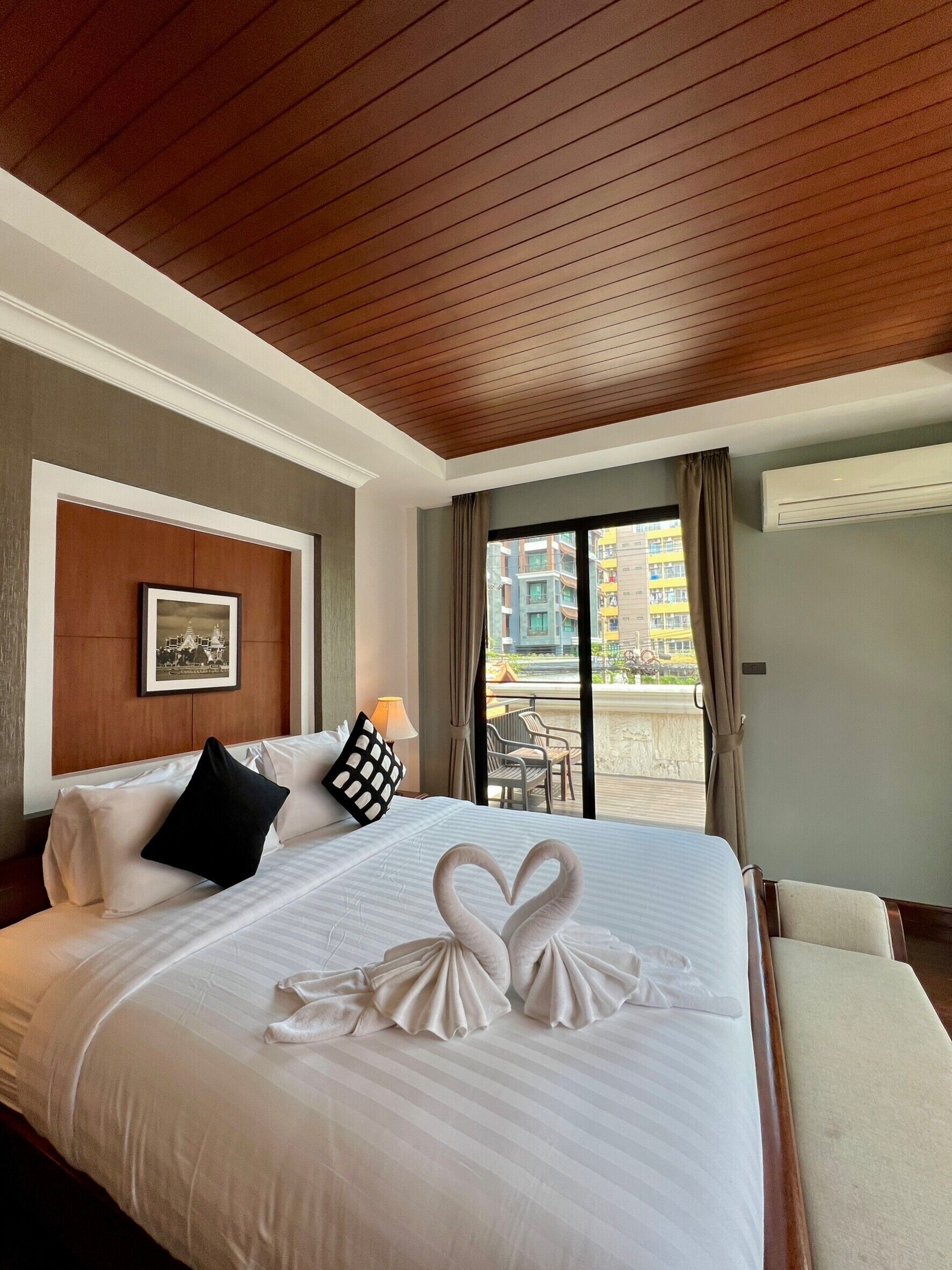 deluxe room | minibar, in-room safe, desk, iron/ironing board