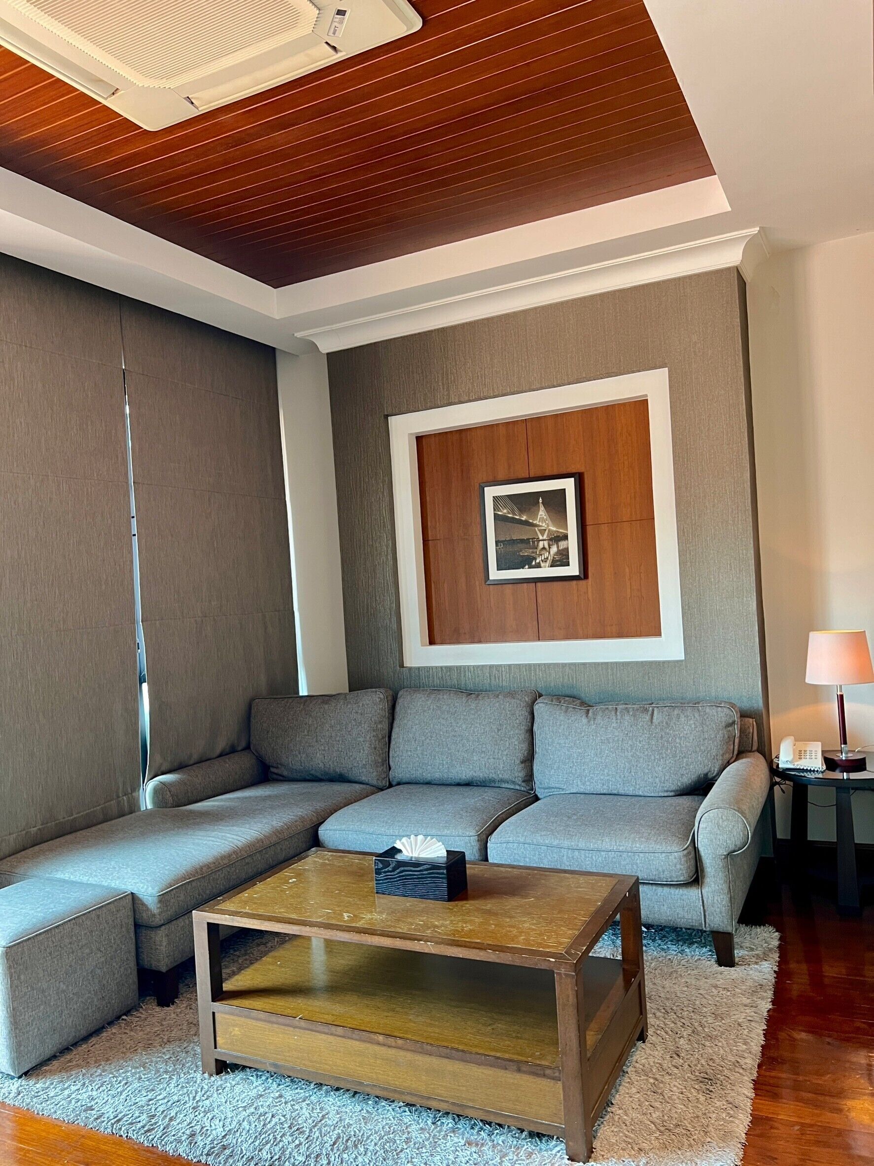 suite | living area | 40-inch flat-screen tv with cable channels, tv