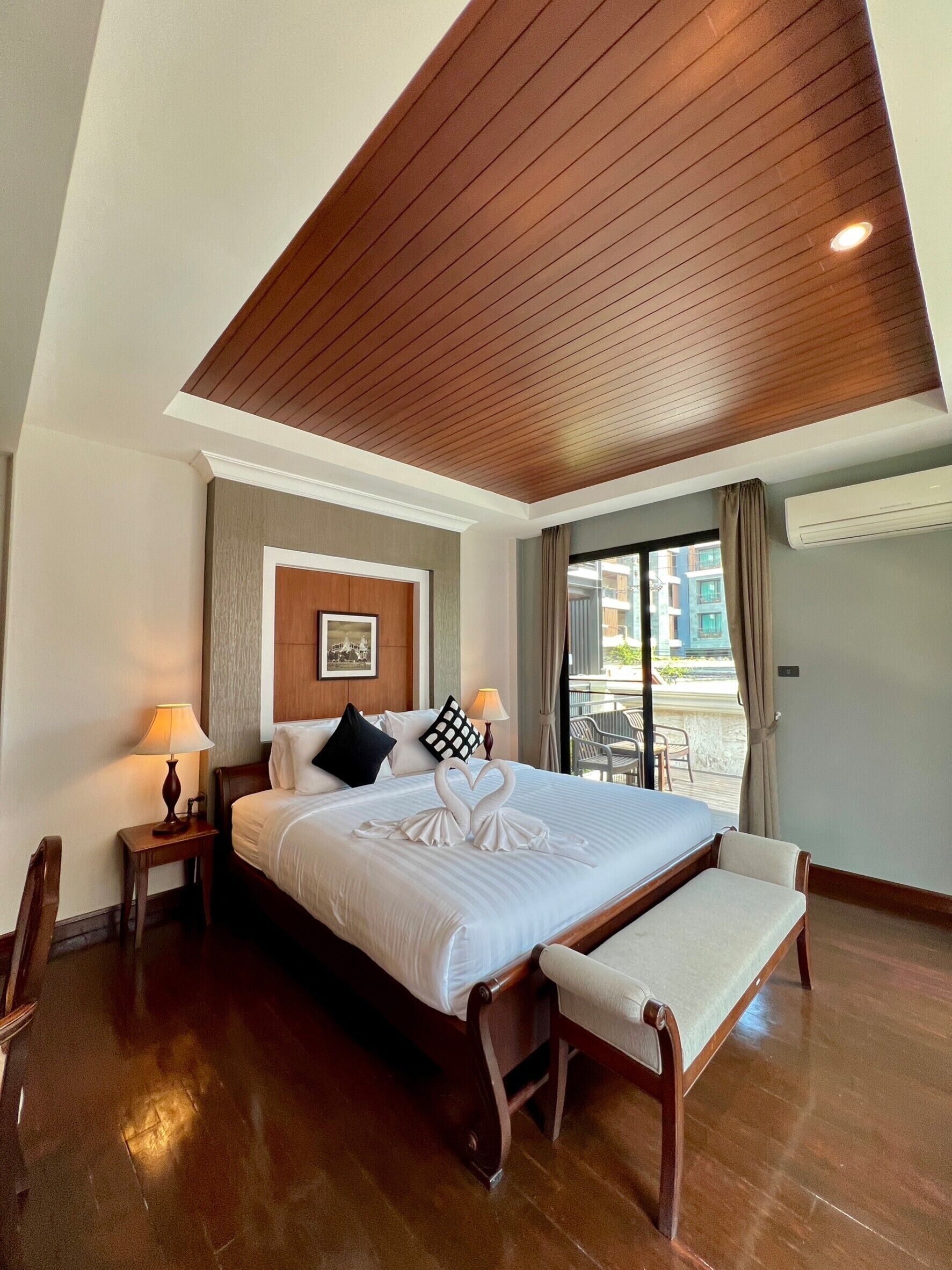 deluxe room | minibar, in-room safe, desk, iron/ironing board