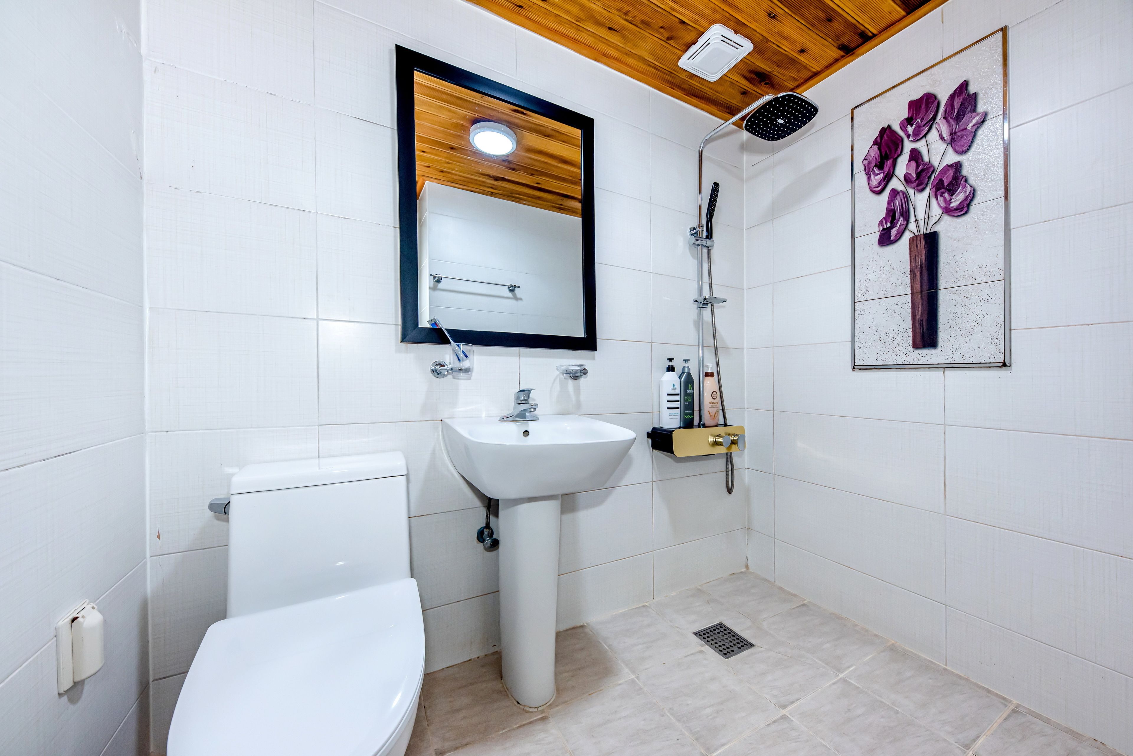 family duplex (main building) | bathroom | shower, free toiletries, hair dryer, towels
