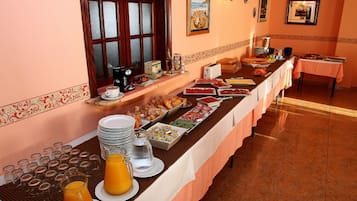 Desayuno bufé gratuito y diario