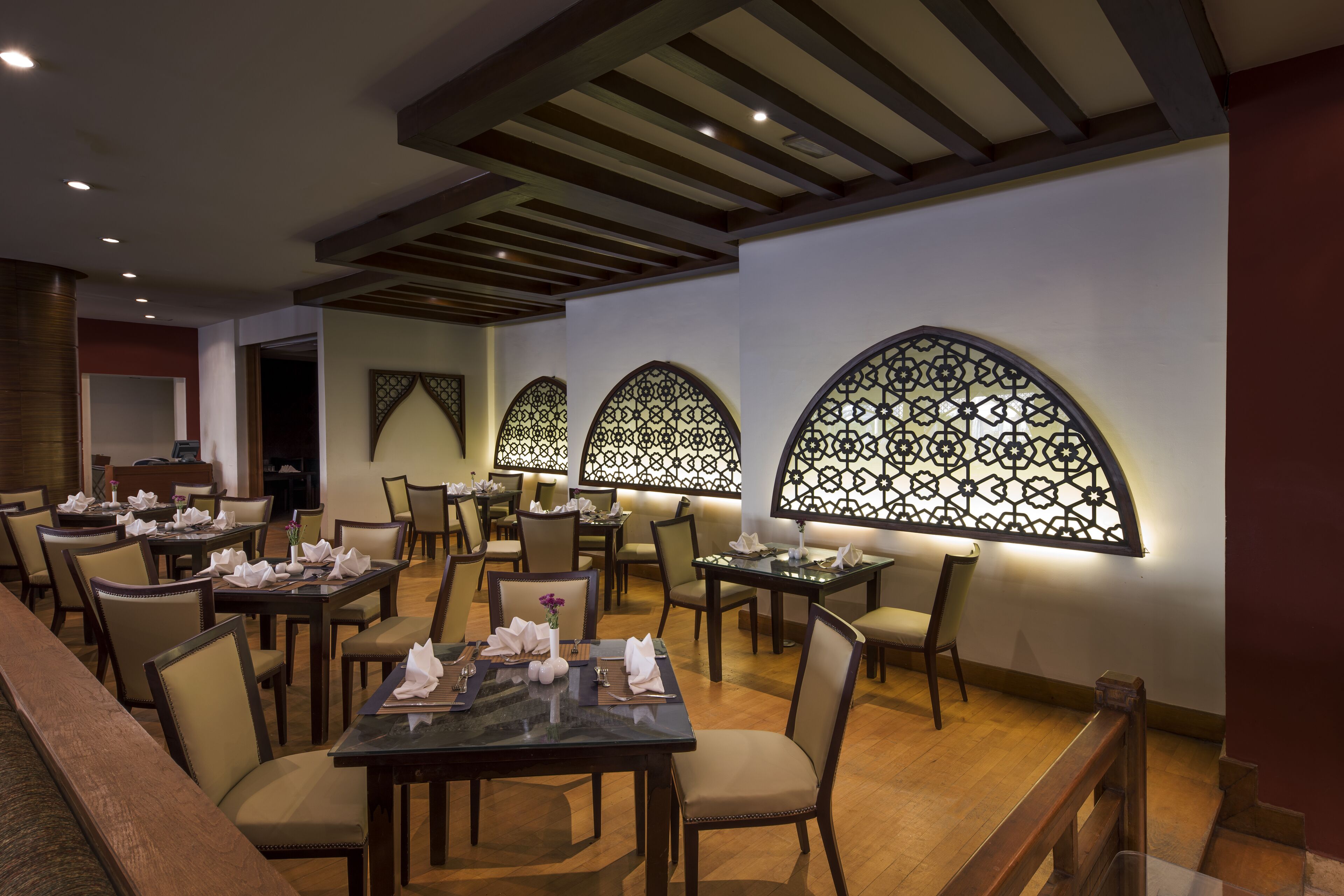 2 restaurants, spécialités Cuisine internationale