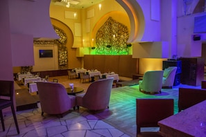Bar (trong khuôn viên)