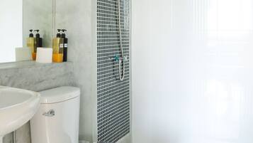 Grand Studio | Bilik Mandi | Pancuran mandi, kelengkapan dandanan diri percuma, pengering rambut