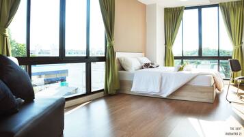 Studio Besar | Minibar, meja kerja, tirai kedap cahaya, dan Wi-Fi gratis