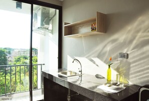 Grand Studio | Minibar, desk, blackout drapes, free WiFi - The Vert Apartment (Bangkok)