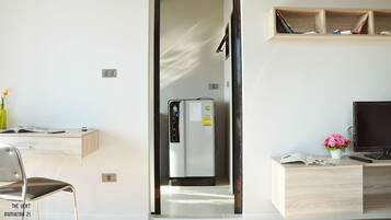 Studio Besar | Minibar, meja kerja, tirai kedap cahaya, dan Wi-Fi gratis