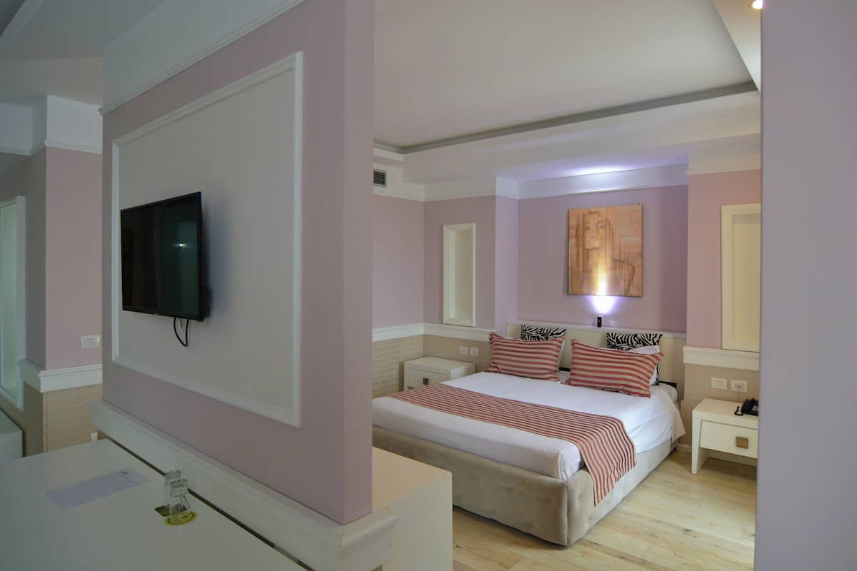 Suite Classic | 3 camere, minibar, una cassaforte in camera, una scrivania
