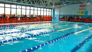 2 piscines couvertes, piscine extérieure