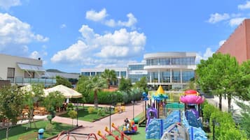 Khu vui chơi trẻ em - ngoài trời