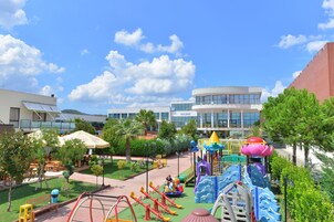 Habitación superior con 2 camas individuales | 3 dormitorios, minibar, caja fuerte y escritorio