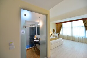 Habitación doble superior | 3 dormitorios, minibar, caja fuerte y escritorio