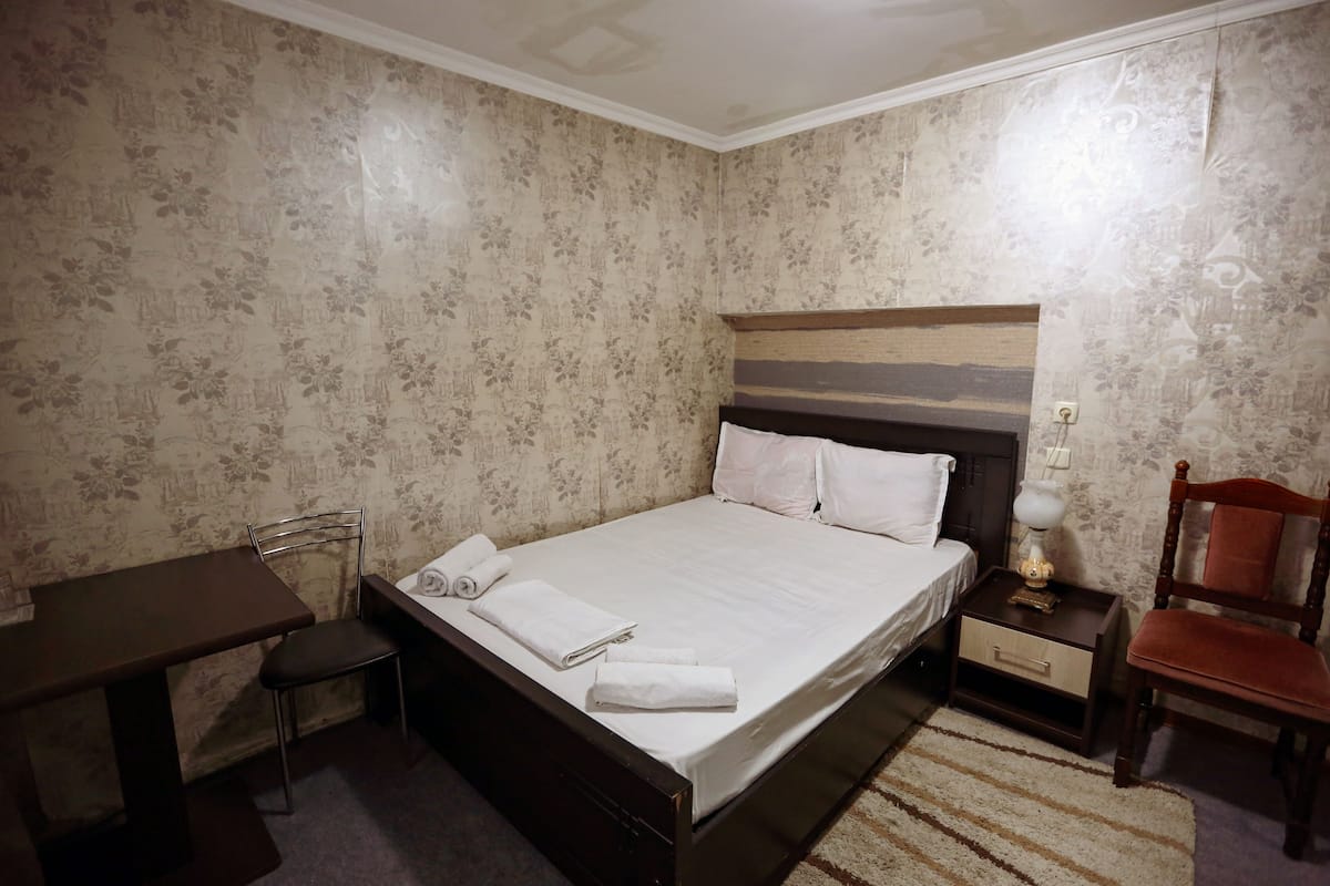 高档床上用品、办公桌、隔音、熨斗/熨板