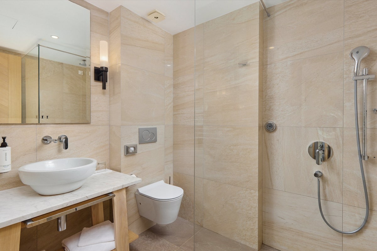 Chambre Standard, 1 grand lit, balcon, vue sur la mer | Literie de qualité, minibar, coffre-fort, bureau
