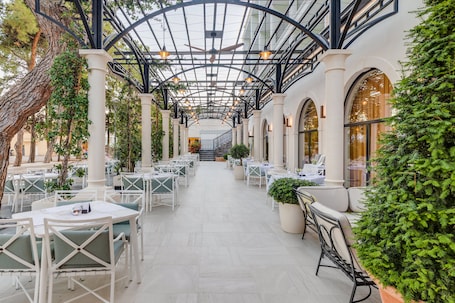 Terrace/patio. Crowne Plaza Budva by IHG